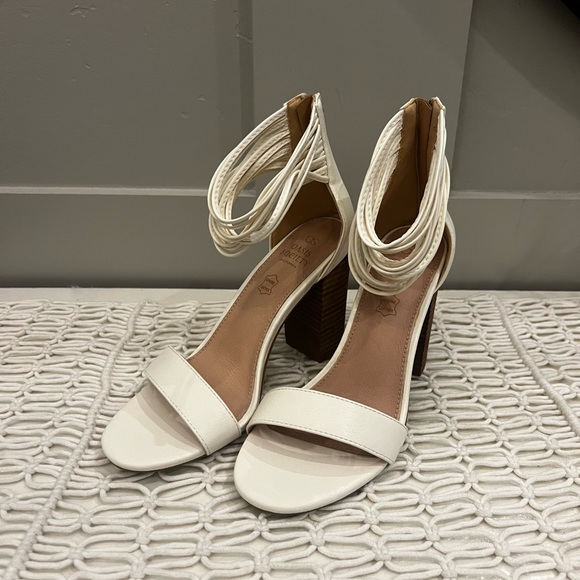 oasis society Shoes - Oasis Society Chunky Heels